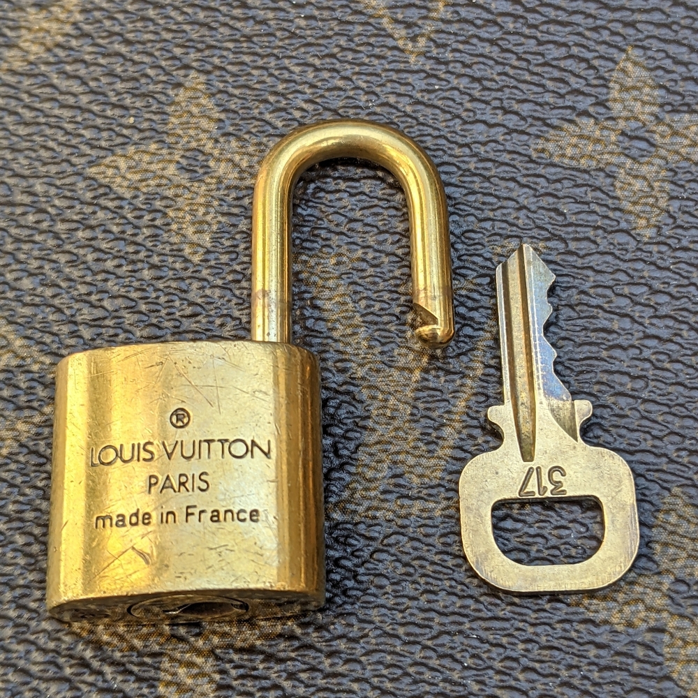 ⭐ #317 vintage Louis Vuitton padlock and ke - Picture 2 of 5